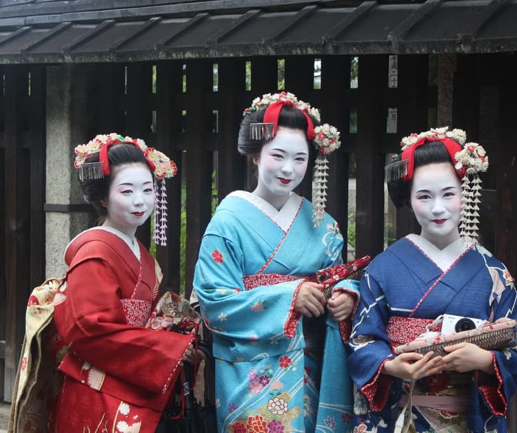 Có nên học tiếng Nhật trước khi sang Nhật hay đợi sang rồi mới học để “nhanh lên trình”